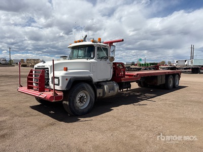 1997 Mack RD688S 6x4 Bed Truck