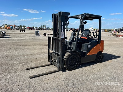 2025 Doosan G25E-7 4600 lb Pneumatic Tire Forklift