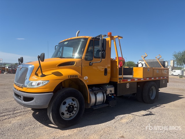 2019 International 4300 SBA 4x2 Flatbed Truck