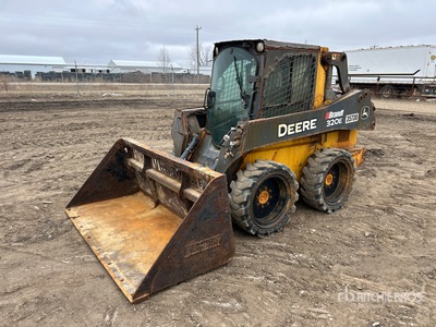 2018 John Deere 320E Two-Speed Ładowarka o sterowaniu burtowym