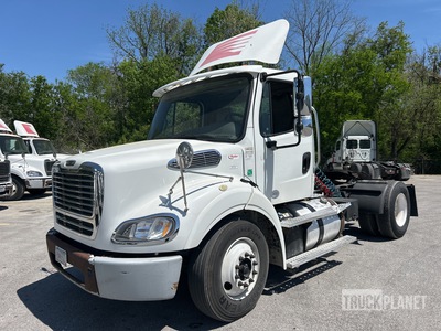 2015 Freightliner M2112 4x2 S/A Day Cab Truck Tractor