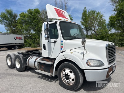 2017 Freightliner M2112 6x4 トラックトラクター（T/A）