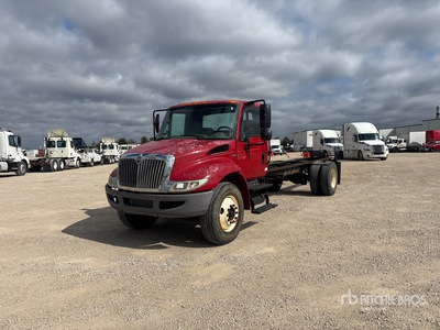 2010 International 4300 4x2 Cabina y chasis