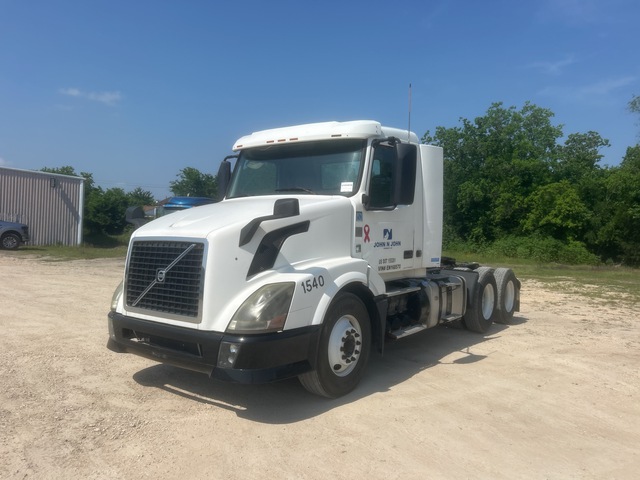 2014 Volvo VNL 6x4 T/A Day Cab Truck Tractor