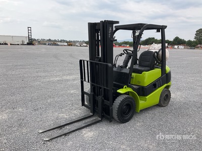 2013 Clark C25G 4800 lb Montacargas / Forklift