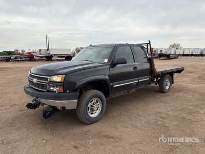 2005 Chevrolet Silverado 2500HD 4x4 Extended Cab 平台トラック