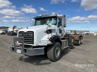 2014 Mack GU813 8x4 Granite Autocarro cabina e telaio
