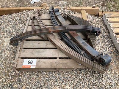 Quantity of (5) Leaf Springs بنود متنوعة - قطع المعدات