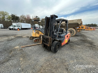 2015 Toyota 8FGU25 8500 lb Pneumatic Tire Forklift (Inoperable)