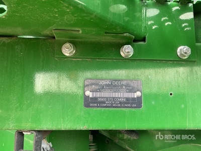 2015 John Deere S690 Combine Harvester