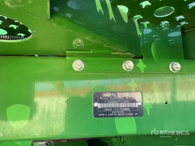 2015 John Deere S680 Combine Harvester