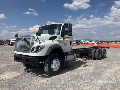 2013 International 7600 Camion Chasis Cabina / Cabine en chassis