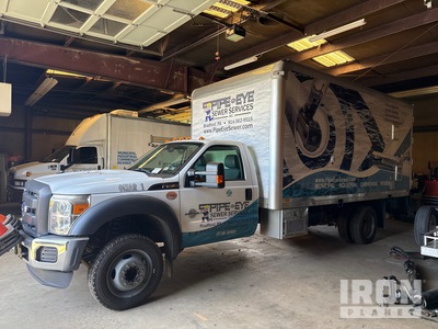 Cues on 2015 Ford F-550 XL 4x2 Cues Lateral TV/Seal Rig Toplaag Vrachtwagen