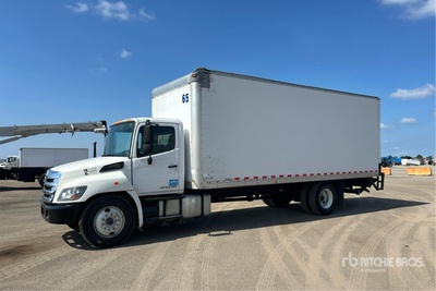 2014 Hino 268 4x2 Camion fourgon