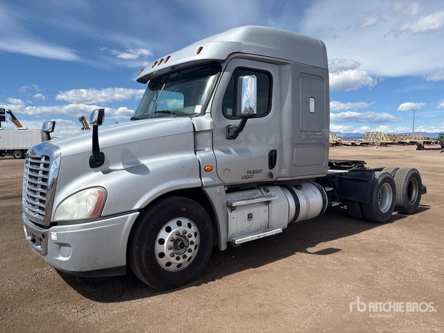 2017 Freightliner Cascadia 125 2017 Freightliner Cascadia 125 6X4 T/A Sleeper Truck Tractor