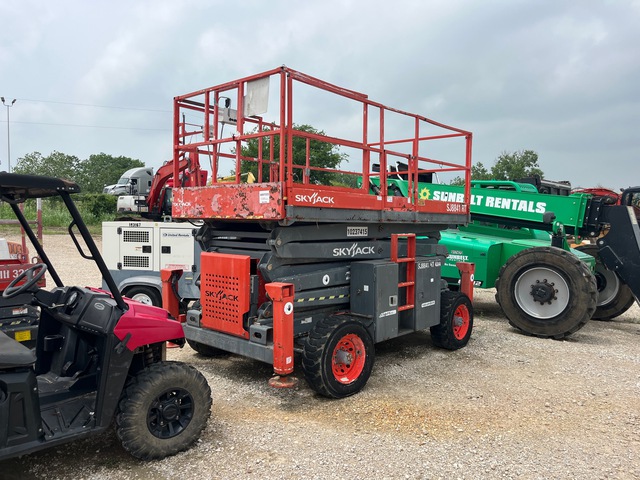 2014 Skyjack SJ8841RT 4x4 Dual Fuel Scissor Lift 2014 Skyjack SJ8841RT 4x4 Dual Fuel Scissor Lift
