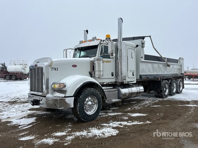 2013 Peterbilt 367 8x6 Sleeper Tri/A Camión dumper