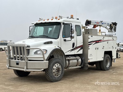 2015 Freightliner M2 106 4x4 Sleeper Camion de servicios