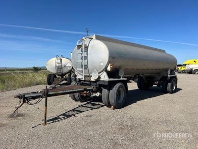 1990 Paramount T/A Turntable Spread Axle Tanker Trailer