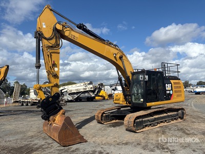 2017 Cat 326F L 油圧ショベル