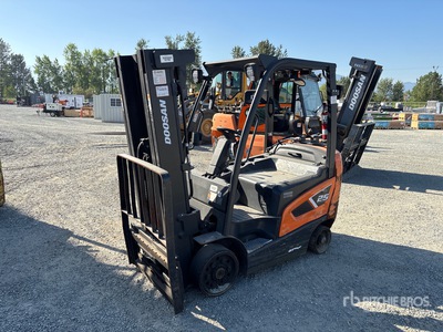 Doosan GC25 5000 lb Cushion Tire Wózek widłowy