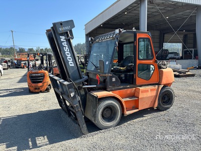 Doosan G70 13550 lb Pneumatic Tire Wózek widłowy