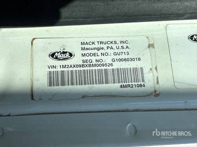 2011 Mack T/A Camión dumper