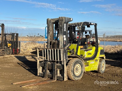 2008 Clark CPM40 7280 lb Pneumatic Tire Chariot Élévateur (Inoperable)