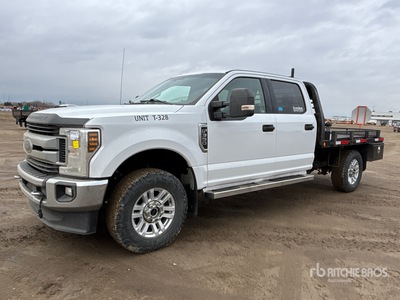 2018 Ford F-350 XLT 4x4 Crew Cab Flatbed Truck