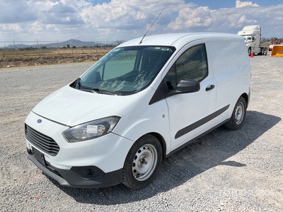 2021 Ford Transit Courier Camioneta con Caja Seca / Bestelwagen