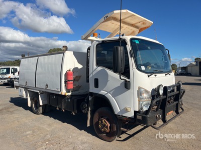 2011 Isuzu NPS 4x4 Ciężarówka serwisowa