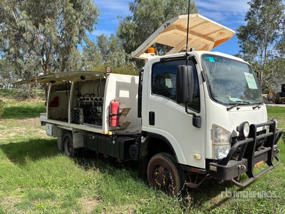 2011 Isuzu NPS サービスカー