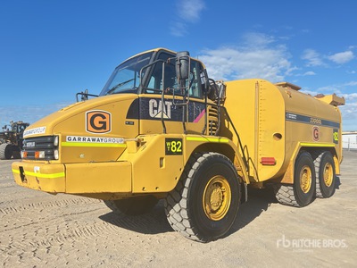 2008 Cat 725 23000 L Camion-citerne à eau articulé