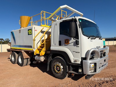 2016 Isuzu FVZ 260-300 13500 L 6x4 Wassertank-Lkw