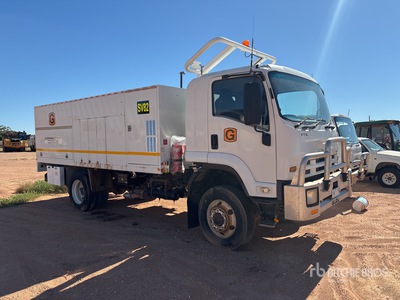 2012 Isuzu FTS800 4x2 Camion de service