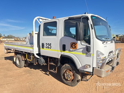 2007 Isuzu NPS300 4x4 Crew Cab Flatbed Truck