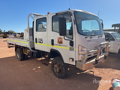 2007 Isuzu NPS300 4x4 Crew Cab Camion à Plateau