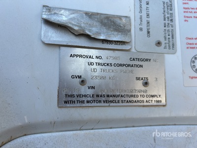 2019 UD PW24 280 Condor 6x4 شاحنة الوقود والتشحيم