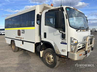 2010 Isuzu NPS300 4x4 13-Seat Crew Carrier Bus