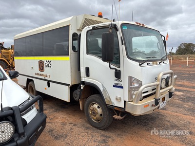2010 Isuzu NPS300 4x4 13-Seat Crew Carrier Bus