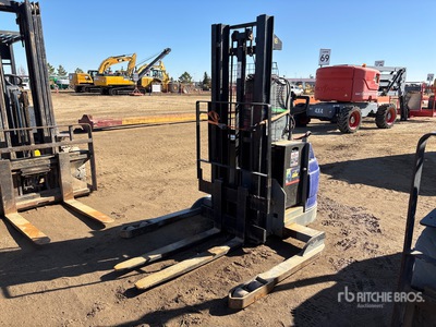 Blue Giant BGN 30-118 3000 lb Stoccatore elettrico