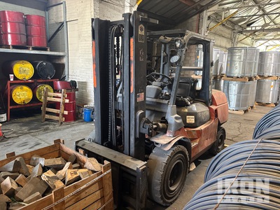 2008 Toyota 7FDU45 9250 lb Pneumatic Tire Forklift