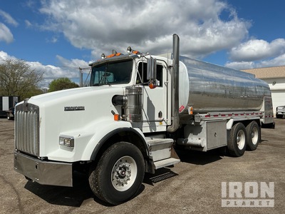 1998 Kenworth T800 4600 gal 6x4 Tanker Truck
