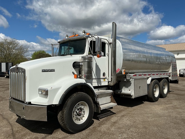 1998 Kenworth T800 4600 gal 6x4 Tanker Truck 1998 Kenworth T800 4600 gal 6x4 Tanker Truck