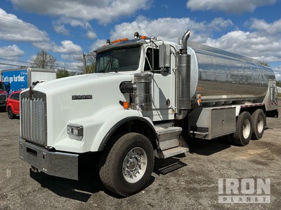2004 Kenworth T800 4600 gal 6x4 Tanker Truck