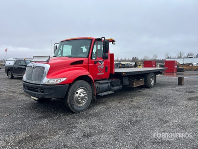 2003 International 4300 4x2 Autocarro con pianale rollback