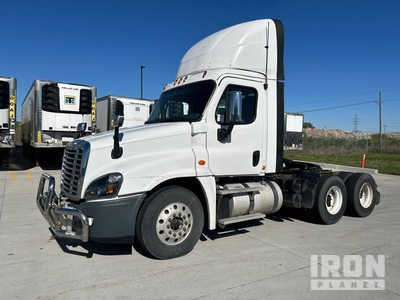2017 Freightliner Cascadia 125 6x4 T/A Day Cab Truck Tractor