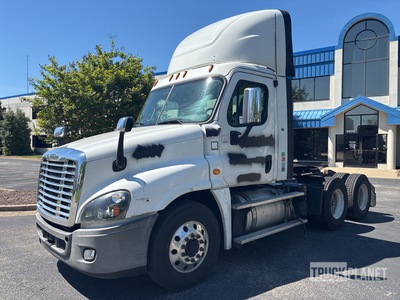 2018 Freightliner Cascadia 125 6x4 T/A Day Cab Truck Tractor