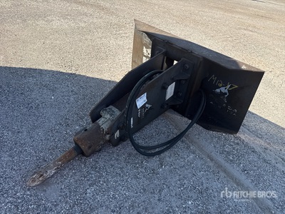 Okada Top35 スキッドステア油圧式ハンマー