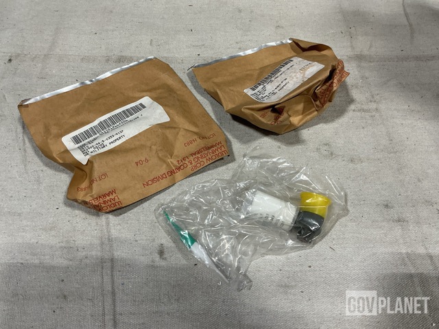 (35) Amphenol 10-407035-235 Electrical Plug Connectors